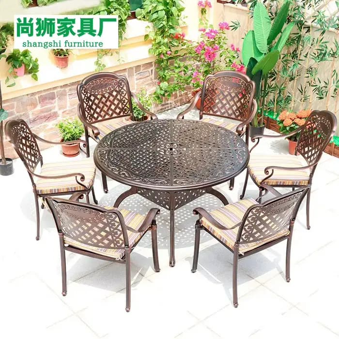 Combinaison table et chaise en fonte d'aluminium