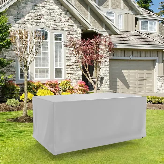 Housses de protection variées pour meubles de jardin