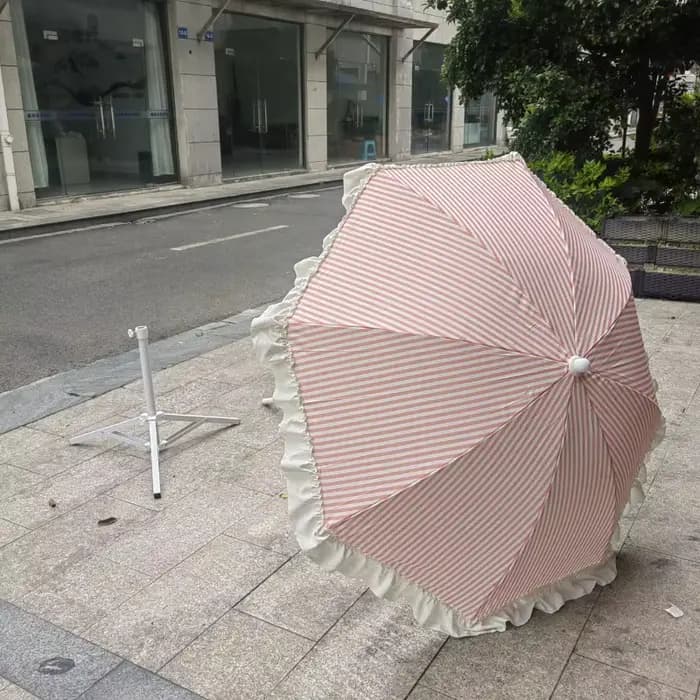 Parasol de plage en dentelle rayée orange et rose