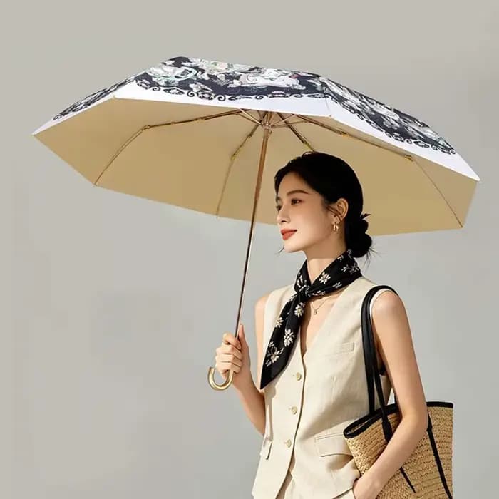 Parasol pliant doré à poignée courbée