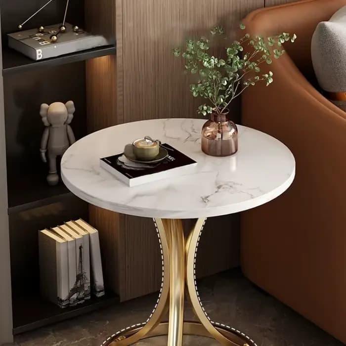 Table d'appoint créative pour salon