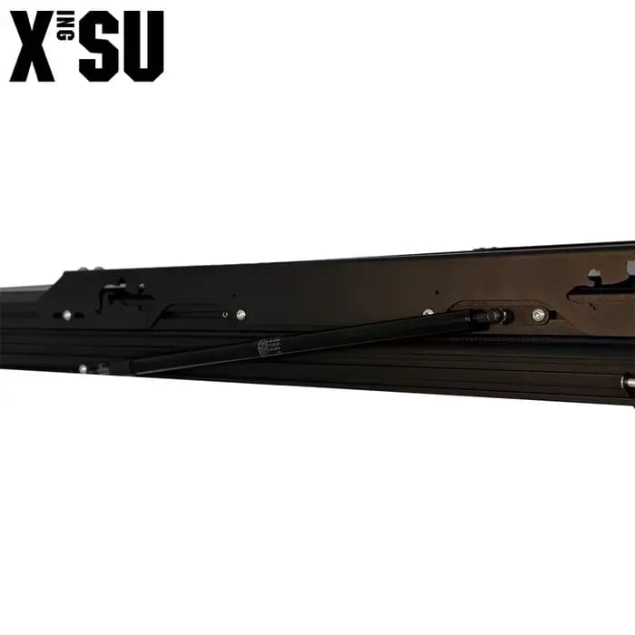 Tente de toit rigide Xsu en promotion pour 4 personnes, idéale pour le camping sur SUV