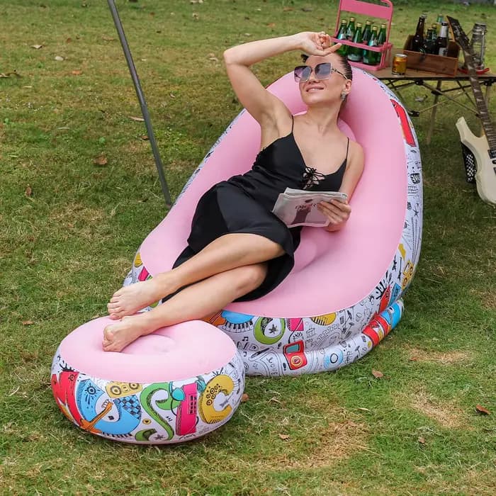 1 chaise longue gonflable avec repose-pieds