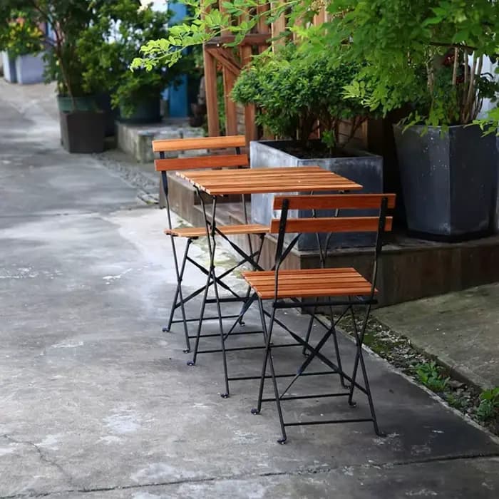 Tables basses pliantes en bois massif