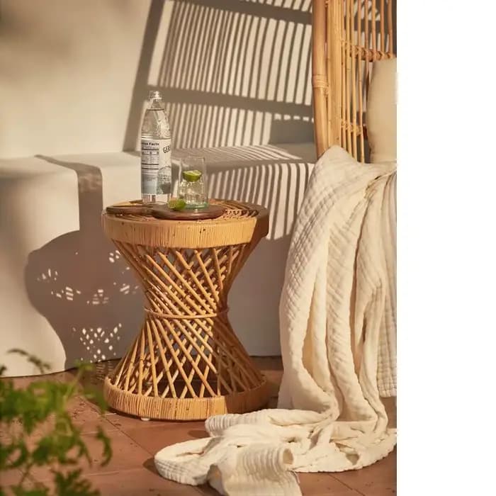 Table basse Design sablier en rotin