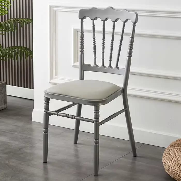Chaises de salle à manger modernes empilables