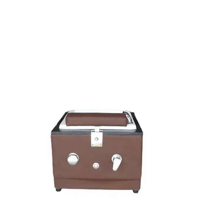 Fauteuil de pédicure de luxe moderne avec massage pour salon de manucure et spa, idéal pour les soins des pieds et la relaxation.