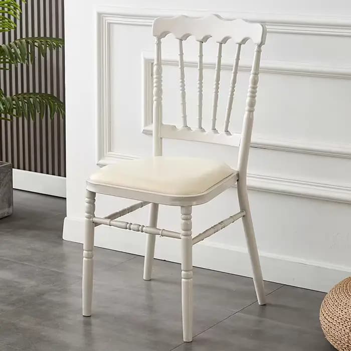 Chaises de salle à manger modernes empilables