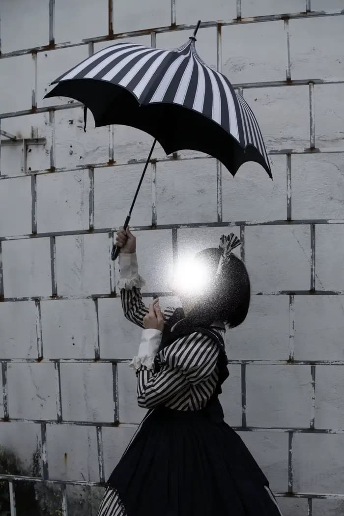 Parapluie pagode octogonal à rayures gothiques