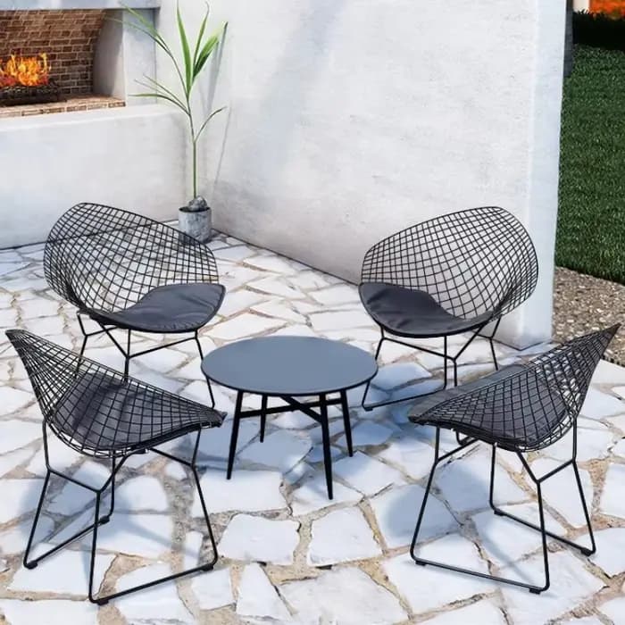 Tables et chaises de loisirs en plein air, jardin simple de cour, aménagement paysager de jardin municipal, boutique de thé au lait, entrée d'un café