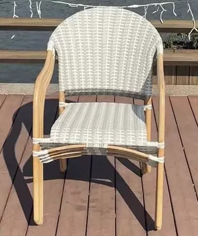 Chaise de bistro français de jardin extérieur