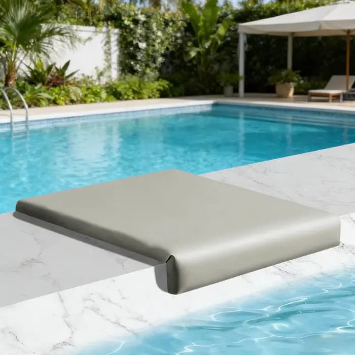 Chaises longues de piscine