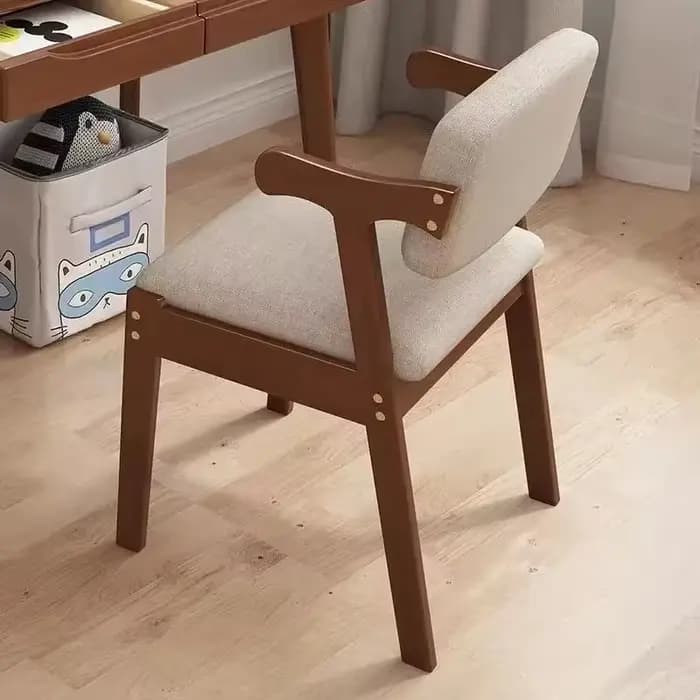 Chaise à dossier en bois massif
