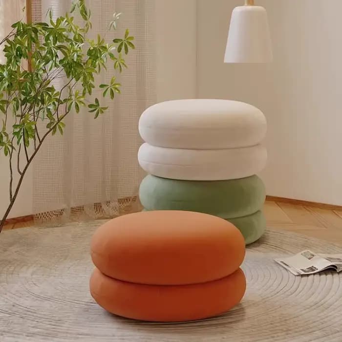 Petit tabouret de salon en laine d'agneau