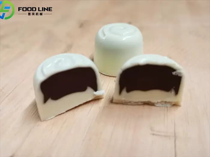 Usine multifonctionnelle de machine à verser le chocolat d'acier inoxydable de petit lot de Chine