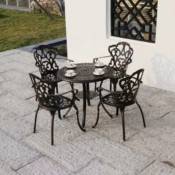 Tables et chaises en aluminium moulé pour l'extérieur