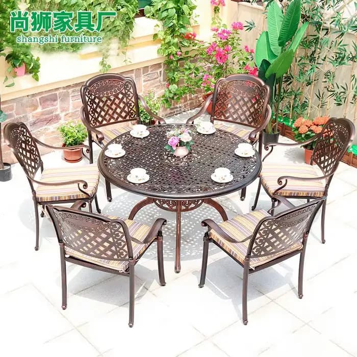 Combinaison table et chaise en fonte d'aluminium