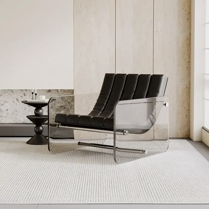 Chaises transparentes avec accoudoirs