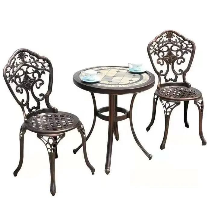 Tables et chaises en aluminium moulé pour l'extérieur