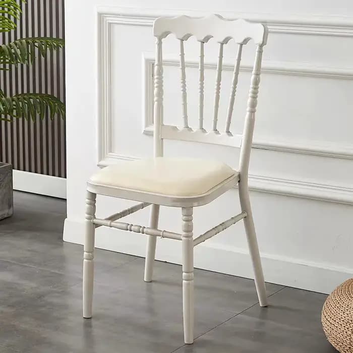 Chaises de salle à manger modernes empilables