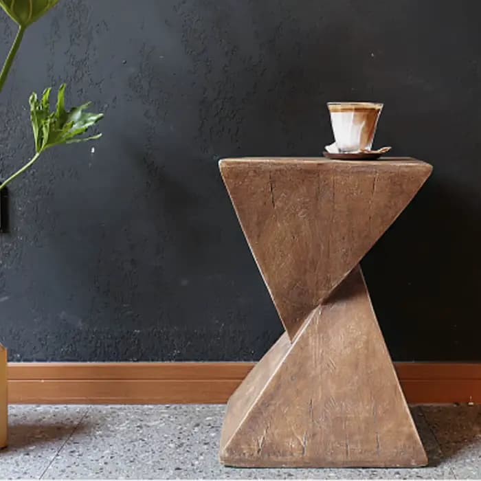 Table d'appoint légère en béton, table d'appoint moderne à géométrie pour l'intérieur et l'extérieur