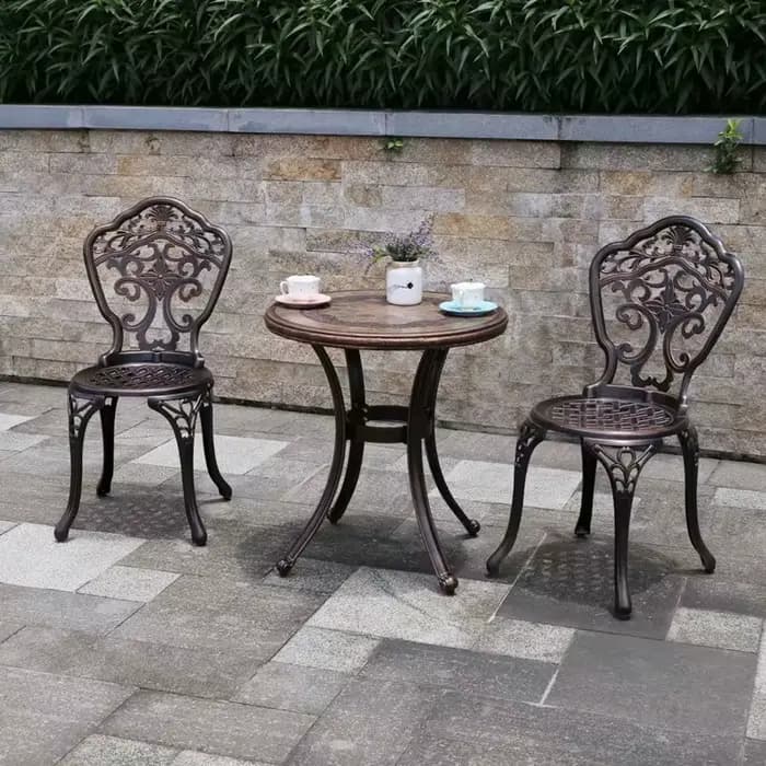 Tables et chaises en aluminium moulé pour l'extérieur