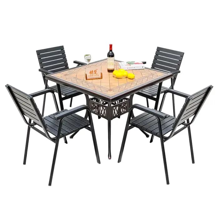 Combinaison table et chaise de loisirs en plein air
