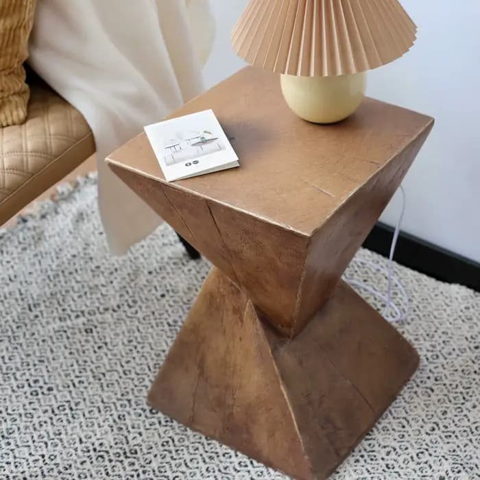 Table d'appoint légère en béton, table d'appoint moderne à géométrie pour l'intérieur et l'extérieur