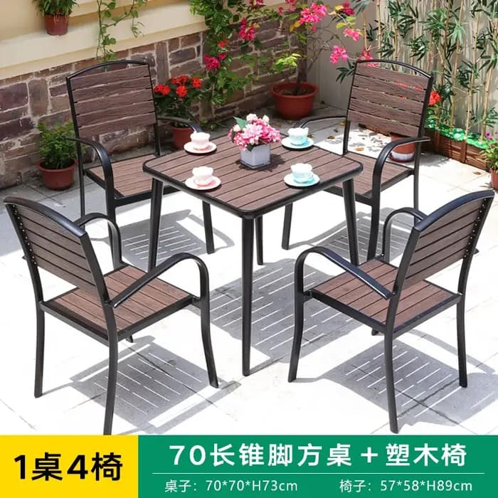 Table et chaises d'extérieur en bois et plastique