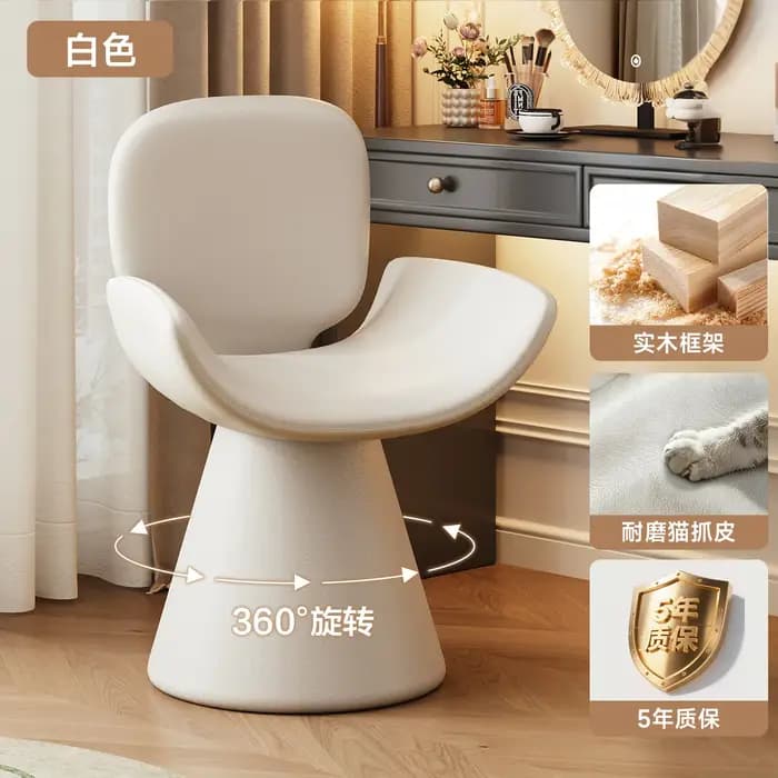 Chaises de salon minimalistes et confortables
