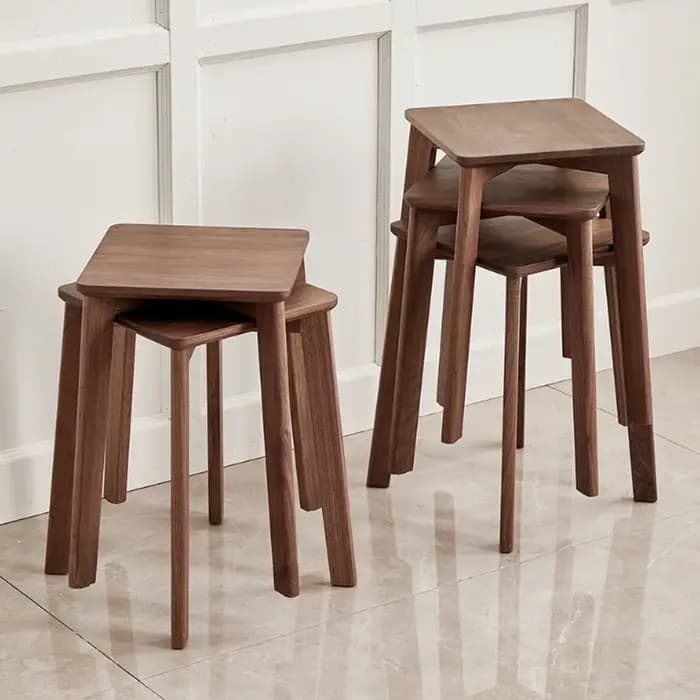 Tabouret carré, chaise en bois massif