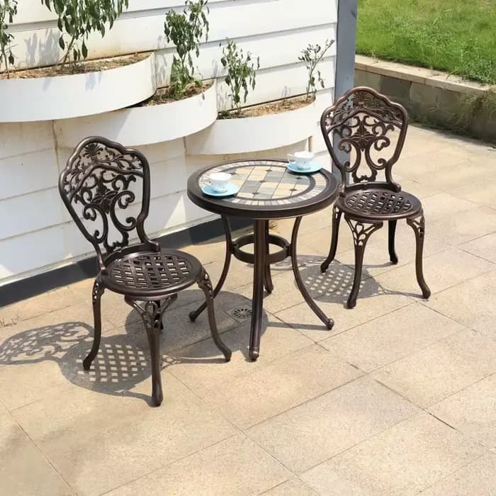 Tables et chaises en aluminium moulé pour l'extérieur