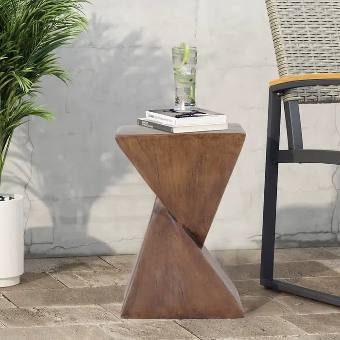 Table d'appoint légère en béton, table d'appoint moderne à géométrie pour l'intérieur et l'extérieur